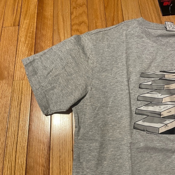 NWT New Balance Grey Tee Shirt Size Large - Picture 4 of 10